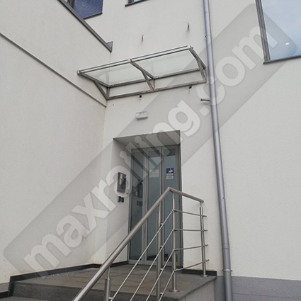 Навес от инокс и стъкло